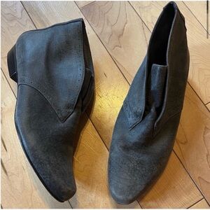 Elizabeth and James pull on gray distressed leather booties size seven (7)